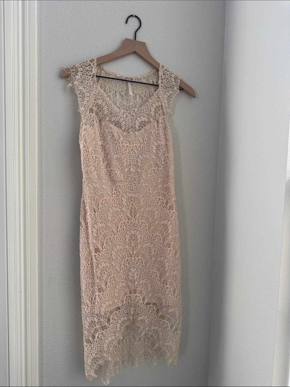 Elegant Lace Sheath Dress